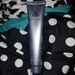 Cosmedix Charcoal Face Mask